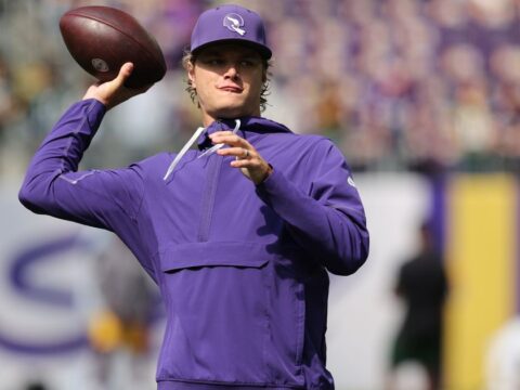 Giants acquire quarterback J.J. McCarthy from the Vikings for a 2027 fifth-round pick Giants acquire quarterback J.J. McCarthy from the Vikings for a 2027 fifth-round pick