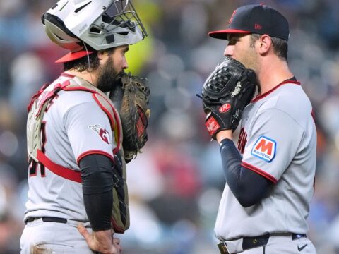 Guardians maintain 1-game AL Central lead, beat Royals 12-9 with help from 6 walks in 5-run 9th
