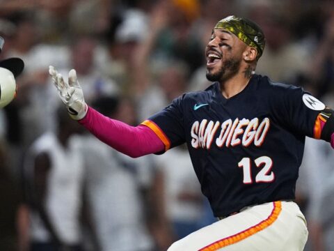 Luis Campusano's 2-run homer in 10th lifts Padres to 3-2 win over Yankees