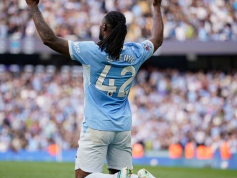 Man City wins 8-goal thriller against Sunderland to move clear at top of Premier League Man City wins 8-goal thriller against Sunderland to move clear at top of Premier League