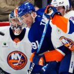 Maple Leafs beat the Islanders 2-1 to rebound from opening loss