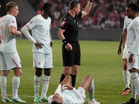 Mbappé limps off with knee injury after scoring for France against Turkey and will leave squad Mbappé limps off with knee injury after scoring for France against Turkey and will leave squad
