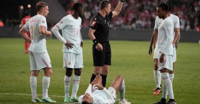 Mbappé limps off with knee injury after scoring for France against Turkey and will leave squad
