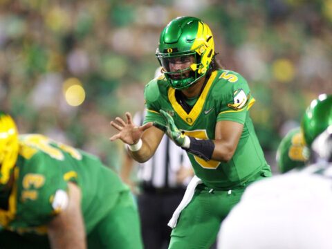 Moore throws for 4 TD passe as No. 21 Oregon routs Portland State 84-0 Moore throws for 4 TD passe as No. 21 Oregon routs Portland State 84-0