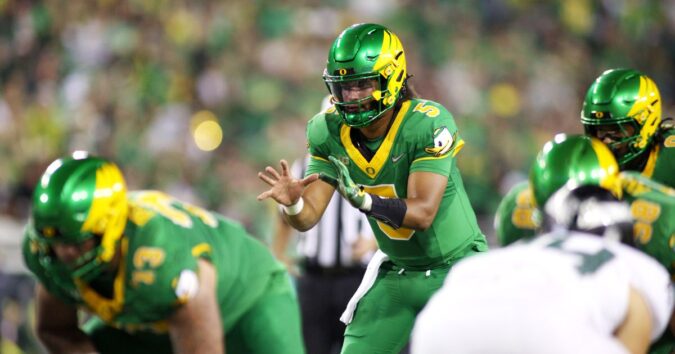 Moore throws for 4 TD passe as No. 21 Oregon routs Portland State 84-0