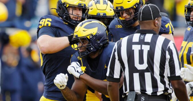 No. 19 Michigan starts shaky, finishes strong in 52-17 win over UTEP