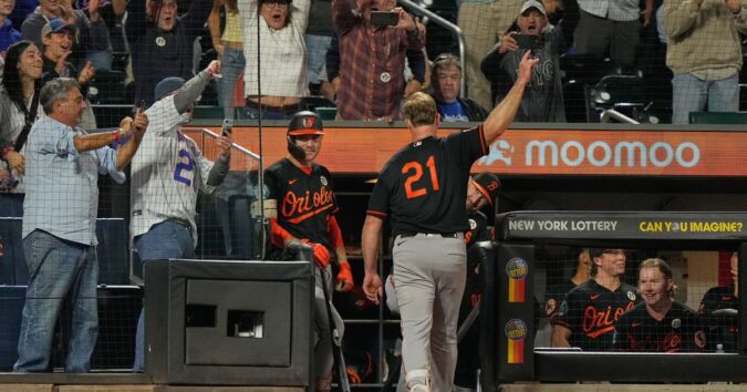 Pete Alonso gets rare curtain call on road after hitting 300th homer against Mets at Citi Field