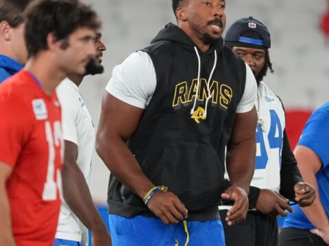 Rams star Myles Garrett will have knee surgery, expected to miss 4 games, AP source says