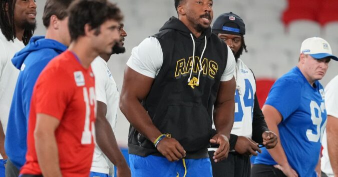 Rams star Myles Garrett will have knee surgery, expected to miss 4 games, AP source says