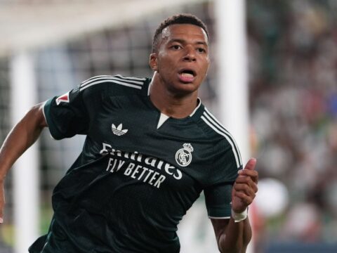 Real Madrid pulls off late La Liga win after squandering 2-goal lead at Elche. Mbappé scores again Real Madrid pulls off late La Liga win after squandering 2-goal lead at Elche. Mbappé scores again