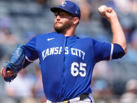 Scoreless through 9 innings, Arizona plates 5 in the 10th, holds on to beat Kansas City 5-4 Scoreless through 9 innings, Arizona plates 5 in the 10th, holds on to beat Kansas City 5-4