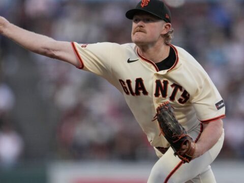 Shay Whitcomb chops a single in 11th for 1st career game-ending RBI as Giants beat Cardinals 5-4