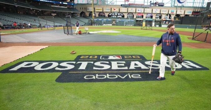 Sparse crowd, empty seats greet .500 Astros for wild-card opener vs White Sox