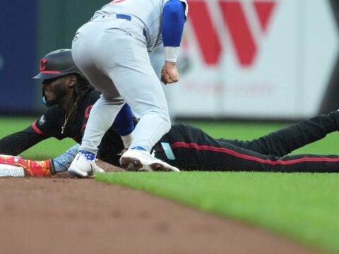 Trevino's 2-run single with bases loaded in 6th propels Reds to 6-4 win over Cubs
