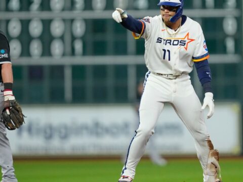 Velázquez hits 2-run homer and Smith adds 2-run double as Astros surge past White Sox, 6-3