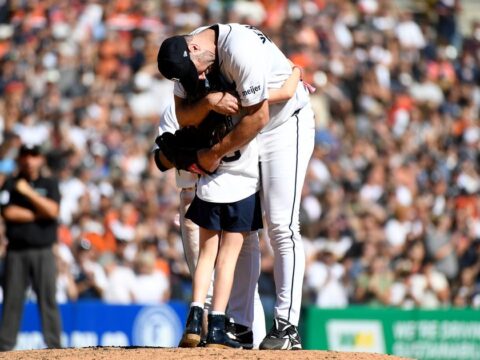 Verlander leaves final start of 21-year career as 7-year-old daughter sprints to the mound for hug Verlander leaves final start of 21-year career as 7-year-old daughter sprints to the mound for hug
