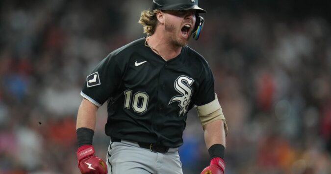 White Sox pounce early, finish sweep of Astros for first playoff series win since 2005