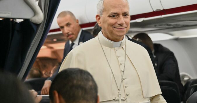 White Sox receive a letter from Pope Leo XIV on day of playoff opener