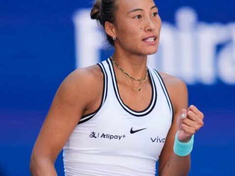 Zheng Qinwen erases another 5-0 deficit and beats Iga Swiatek to reach the US Open quarterfinals