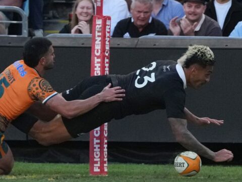 After a dominant 1st half, New Zealand beats Australia 43-21 in the 2nd Bledisloe rugby test