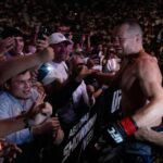 Alexander Volkanovski stops Movsar Evloev in 2nd round to retain featherweight title at UFC 333