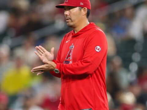 Angels fire manager Kurt Suzuki after losing 100 games in his only season