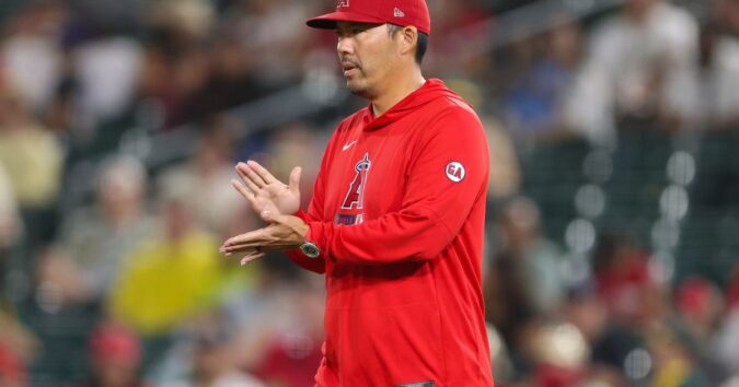 Angels fire manager Kurt Suzuki after losing 100 games in his only season