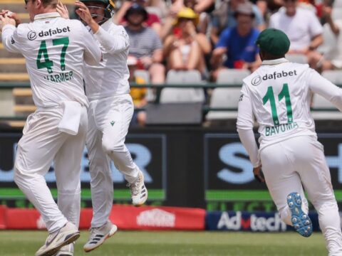 Australia collapses to 60-7 in pursuit of 288 as South Africa closes in on victory in 3rd test