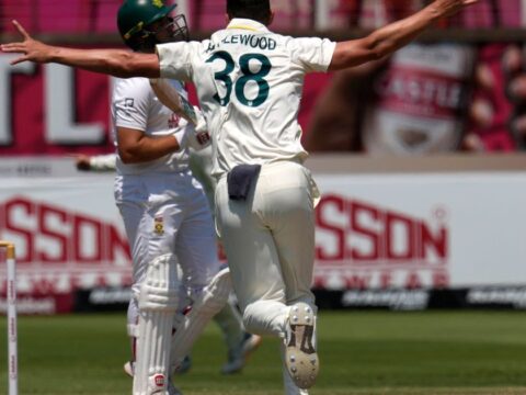 Australia strikes twice as South Africa clings on in tense last-day chase in Kingsmead test