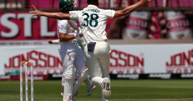 Australia strikes twice as South Africa clings on in tense last-day chase in Kingsmead test