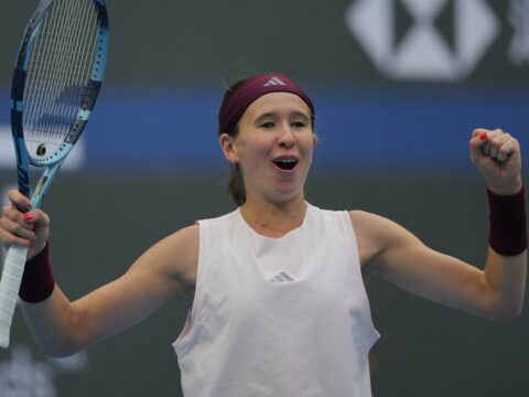 Bartunkova beats Muchova to reach China Open semifinals Bartunkova beats Muchova to reach China Open semifinals