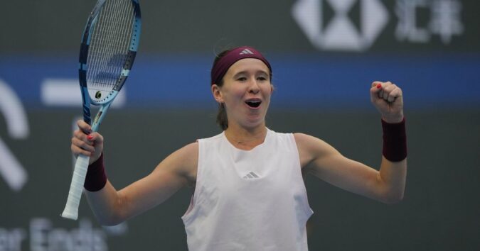 Bartunkova beats Muchova to reach China Open semifinals