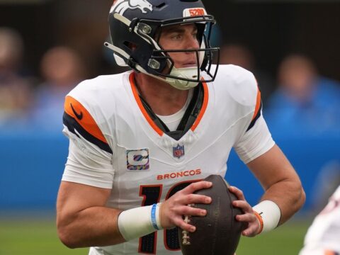 Broncos keep Chargers winless with key stop that fuels 4th-quarter rally in 23-17 win Broncos keep Chargers winless with key stop that fuels 4th-quarter rally in 23-17 win