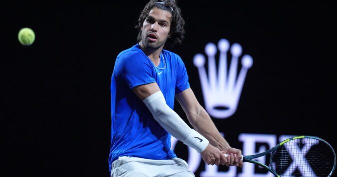 Carlos Alcaraz advances to the third round at the Japan Open