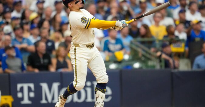 Contreras delivers and Milwaukee’s bullpen shines as the Brewers top the Dodgers 7-4 in NLCS Game 2