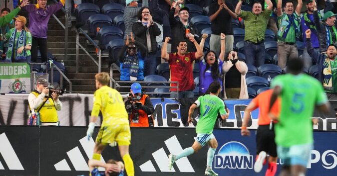 Cristian Roldan scores in the 90th minute to give the Sounders a 2-1 victory over Sporting KC