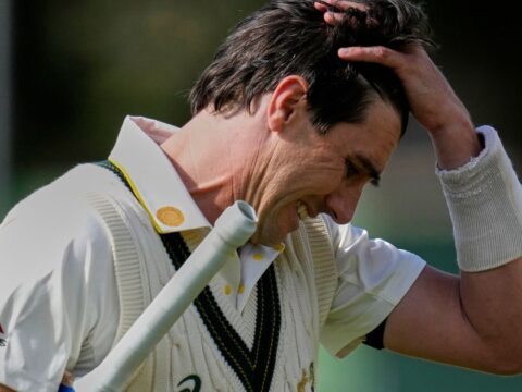 Cummins wins toss and bowls as Australia and South Africa face series-deciding third cricket test Cummins wins toss and bowls as Australia and South Africa face series-deciding third cricket test