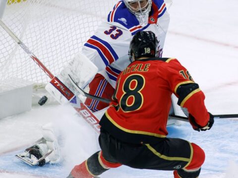 Drake Batherson has 3 goals and an assist in the Senators’ 7-4 victory over the Rangers Drake Batherson has 3 goals and an assist in the Senators’ 7-4 victory over the Rangers