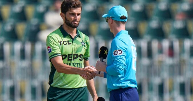 England wins toss and bowling first against Pakistan in ODI tri-series
