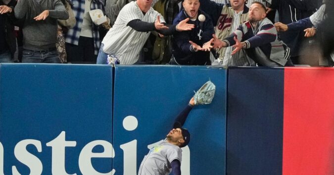 Fan interference denies Anthony Volpe a tying homer for Yankees against Rays in Game 3 of ALDS