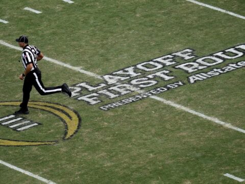 ‘Handshake agreement’ with ESPN brings college football closer to a 24-team playoff, AP source says ‘Handshake agreement’ with ESPN brings college football closer to a 24-team playoff, AP source says