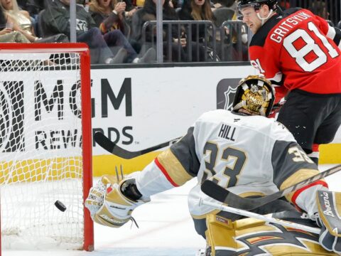 Hellebuyck stops 19 shots in 5-2 victory over Golden Knights, wins 2nd straight since joining Devils