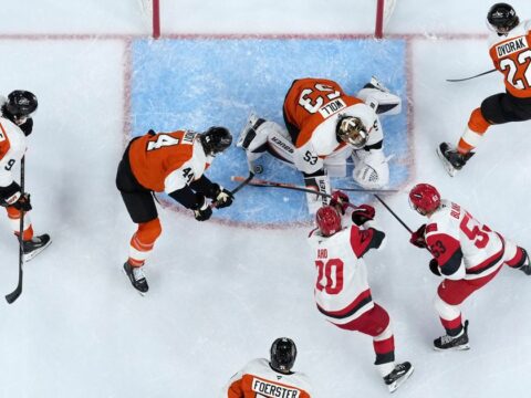 Hurricanes send Flyers to franchise-record 7th straight loss to open season