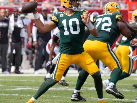 Jordan Love throws 2 touchdown passes, Packers edge Buccaneers 17-14