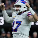 Josh Allen ties Jim Kelly's Bills TD pass record as Buffalo holds off Raiders 33-30