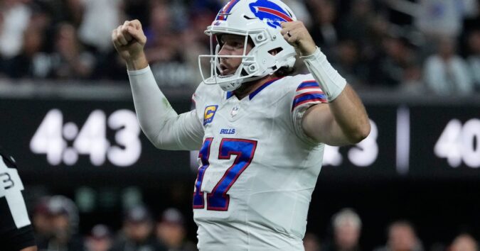 Josh Allen ties Jim Kelly’s Bills TD pass record as Buffalo holds off Raiders 33-30