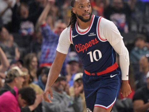 Kawhi-less Clippers roll past the Kings in a wire-to-wire season-opening rout