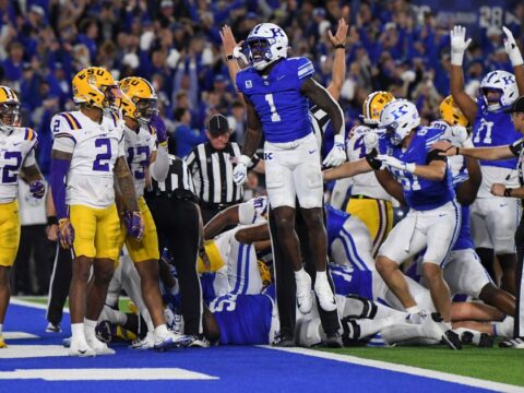 Kentucky QB Minchey scores 2-point conversion in overtime to beat No. 10 LSU 35-34
