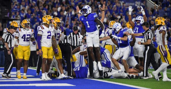 Kentucky QB Minchey scores 2-point conversion in overtime to beat No. 10 LSU 35-34