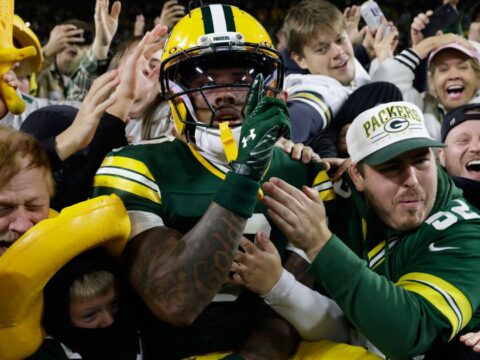 Love throws 3 TD passes as the Packers beat the Panthers 27-19